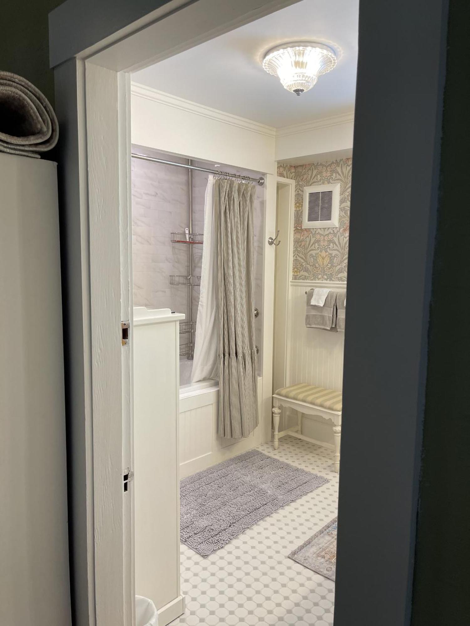 Fisher House Victoria Bed And Breakfast الغرفة الصورة