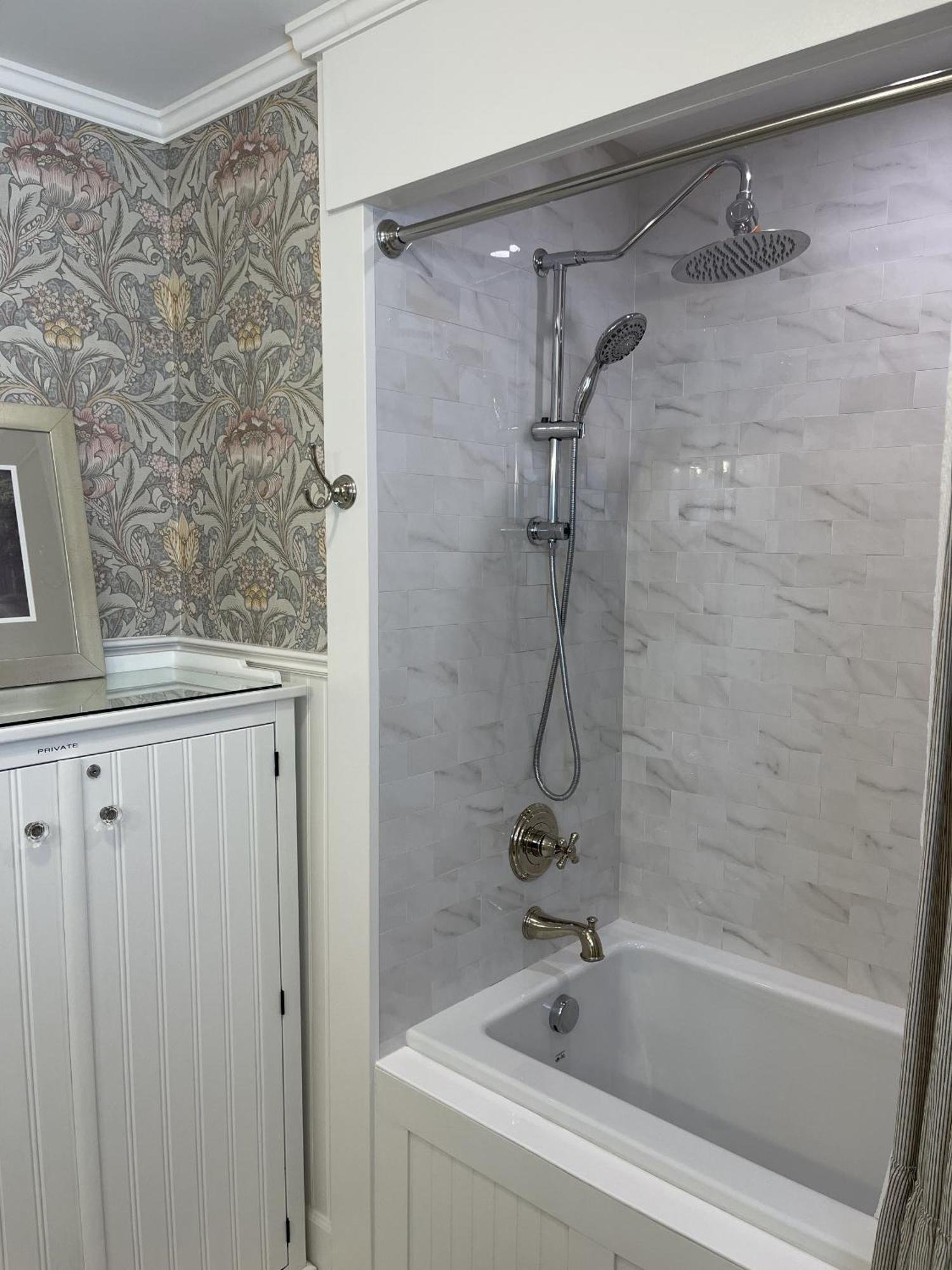 Fisher House Victoria Bed And Breakfast الغرفة الصورة